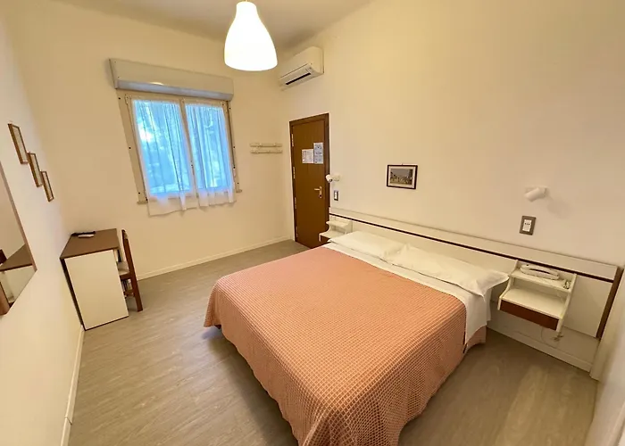 Fiorenza فندق 2*